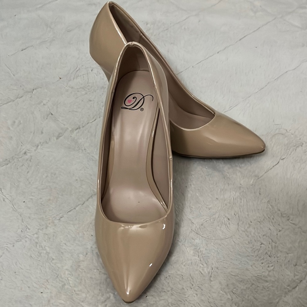 Beige Nude pumps